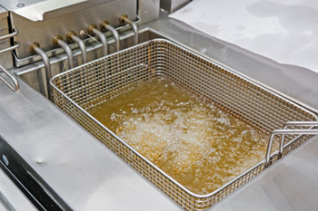 Deep fryer with oil bubbling
