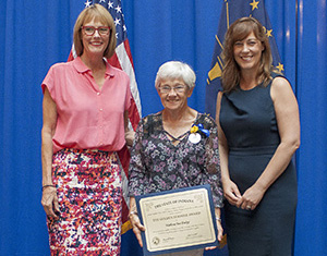 Photo of Marlene Fudge receiving the award