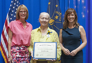 Photo of Susan Rans Rowe receiving the award